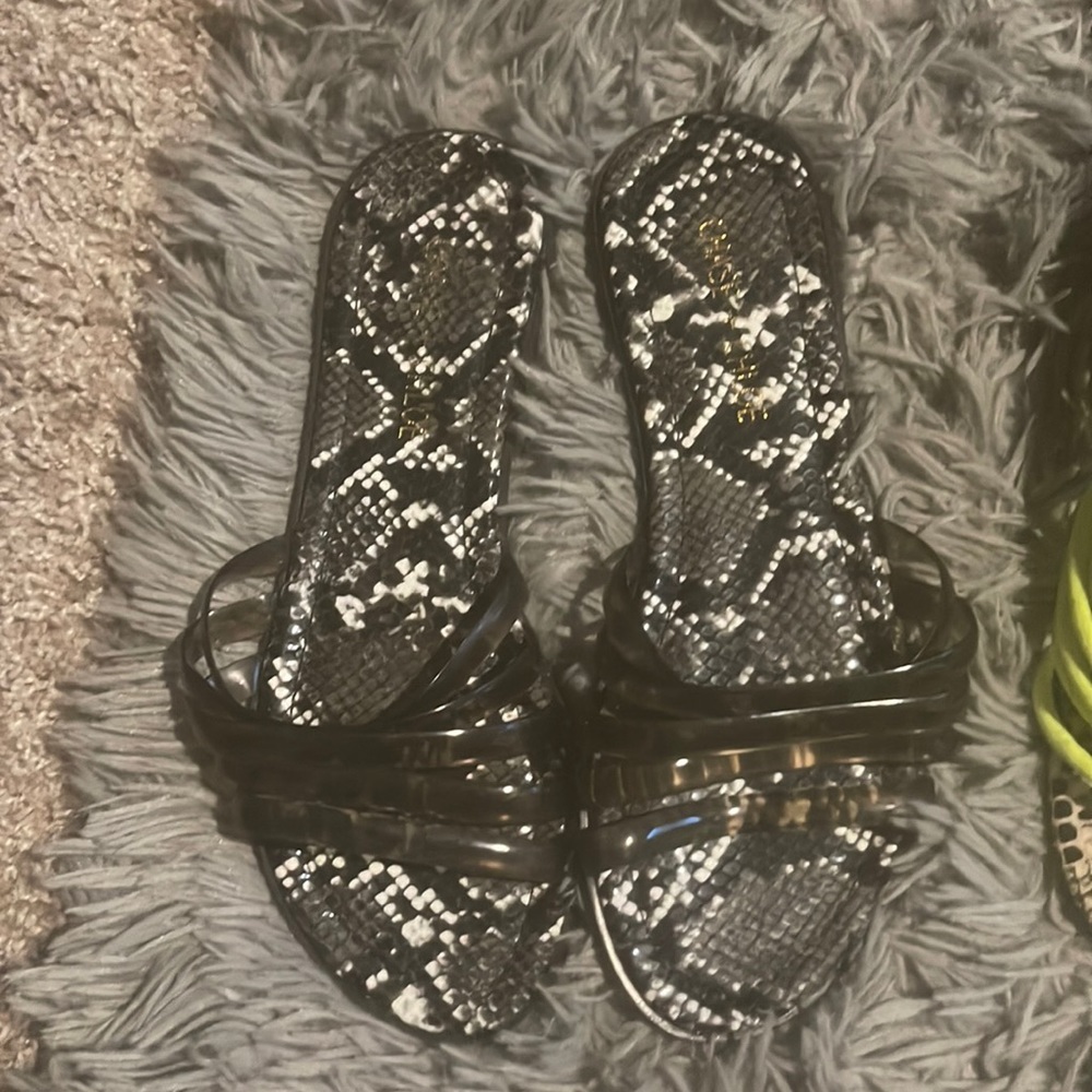 Print sandals